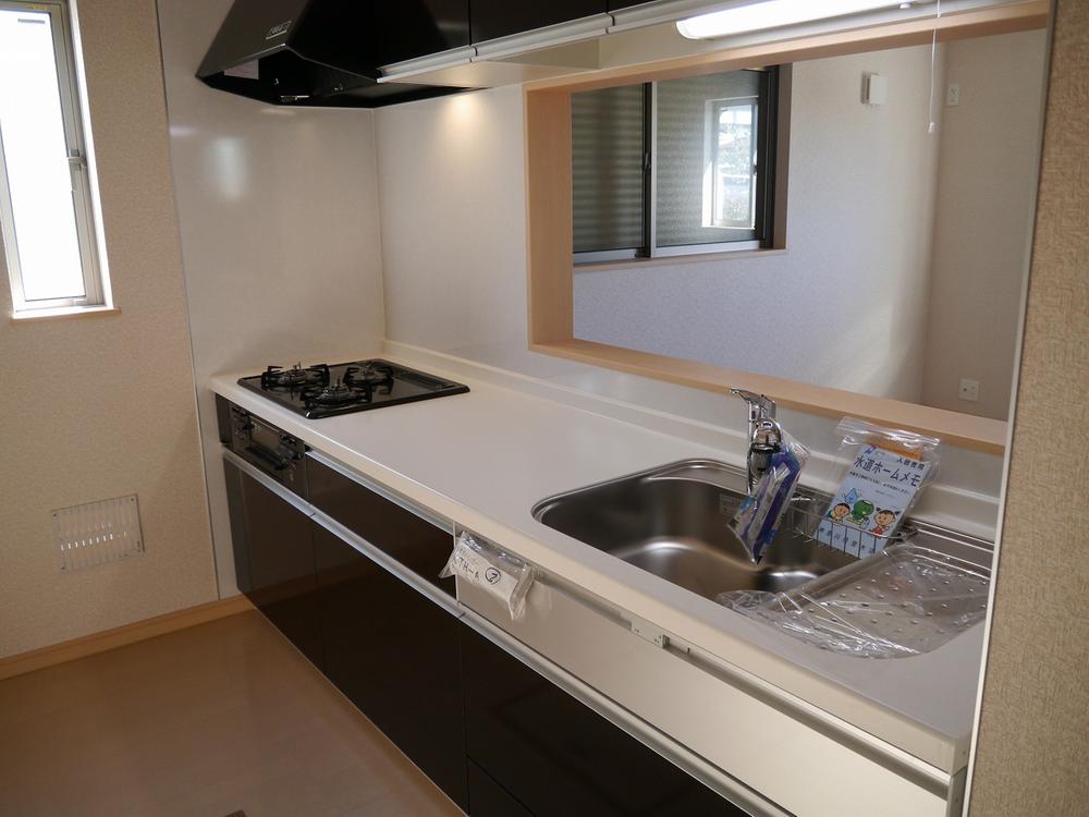 Kitchen. Artificial marble counter ・ Pair type water purifier with system Kitchen