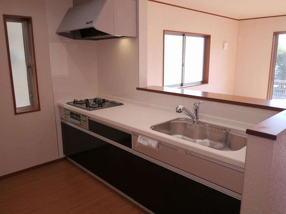 Kitchen. Stainless steel worktop ・ Glass top stove system Kitchen