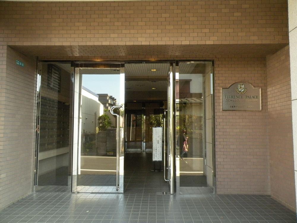Entrance. Common areas