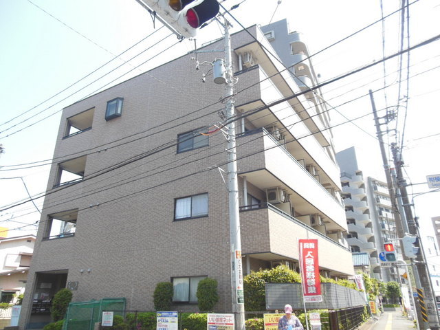 Building appearance. It is located about 10 minutes by bicycle from the popular Ario Hashimoto shop