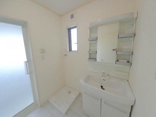 Wash basin, toilet