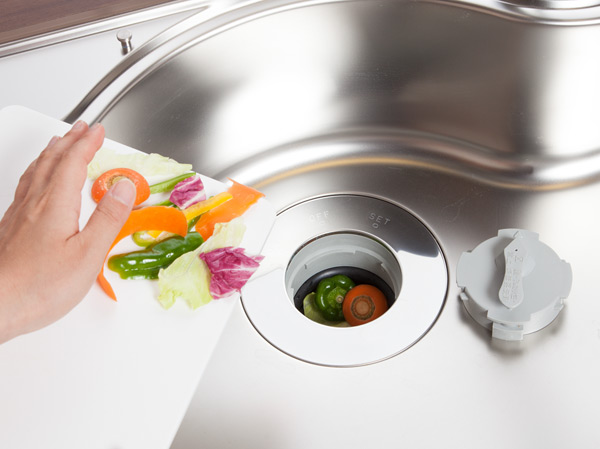 Kitchen.  [Disposer] Equipped with a disposer which can be passed by finely grinding the garbage in the kitchen. It can be kept kitchen sanitary, Also to reduce the amount of garbage.