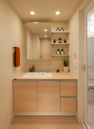 Bathing-wash room.  [Powder Room] Powder room to arrange a personal appearance ・  ・  ・ . To comfortably reset their own, We have prepared a sanitary in consideration of the comfort and beauty for its.