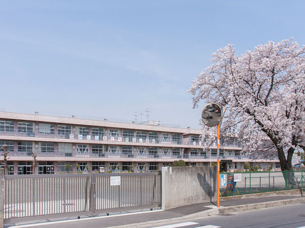 Surrounding environment. Municipal Onokita elementary school (about 450m, 6-minute walk)
