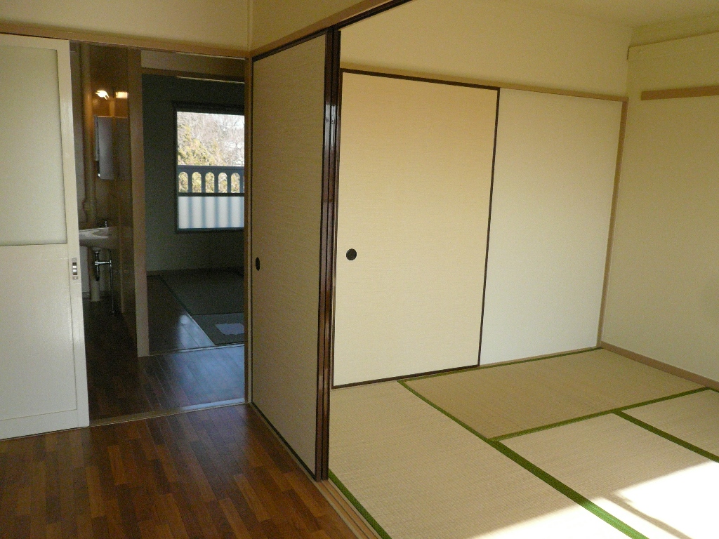 Living and room. Photo is the same type ・ It is another dwelling unit.