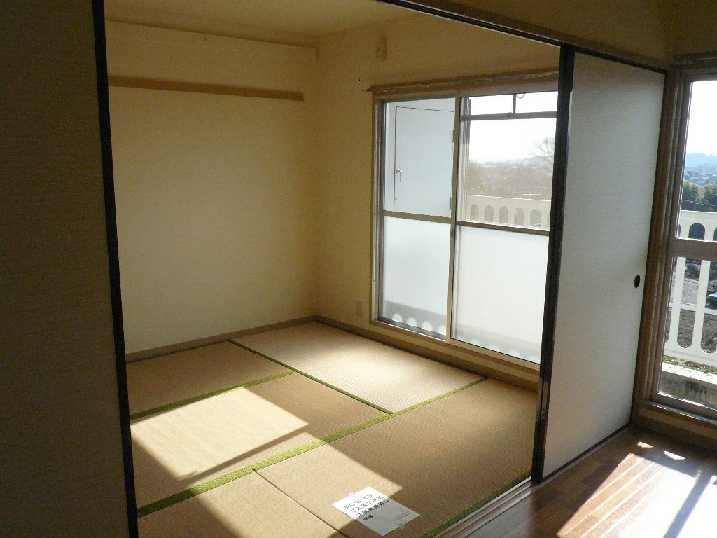 Living and room. Japanese-style room 6.0 tatami Photo is the same type ・ It is another dwelling unit.