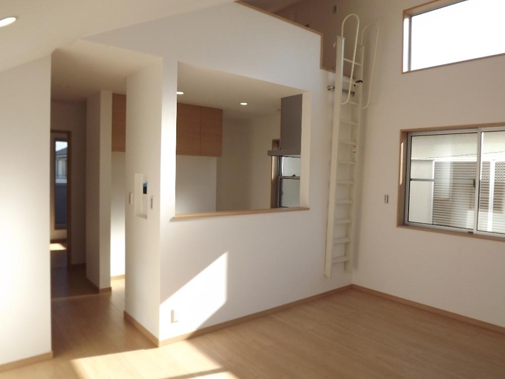 Living. A vaulted ceiling living-dining (upper loft)