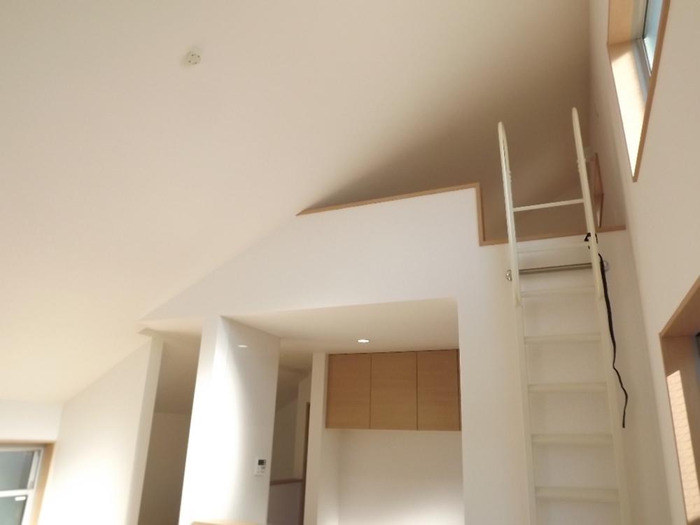 Living. A vaulted ceiling living-dining (upper loft)