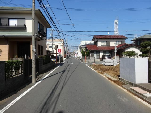 Local photos, including front road. Local (11 May 2013) Shooting