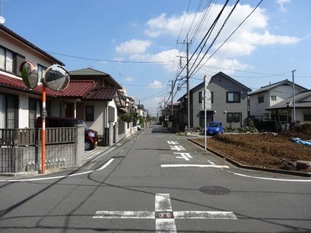 Local photos, including front road. Local (11 May 2013) Shooting