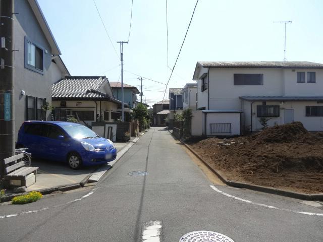 Local photos, including front road. Local (11 May 2013) Shooting