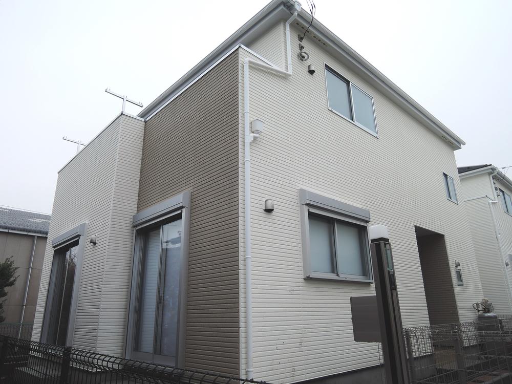 Local appearance photo. Local (12 May 2013) Shooting