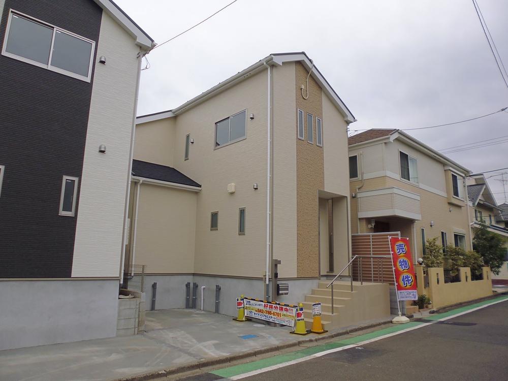 Local appearance photo. 1 Building