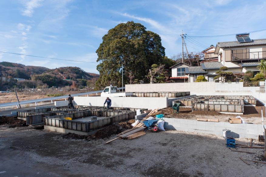 Local photos, including front road. Local (12 May 2013) Shooting