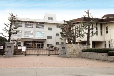 Junior high school. Dana 1000m until junior high school