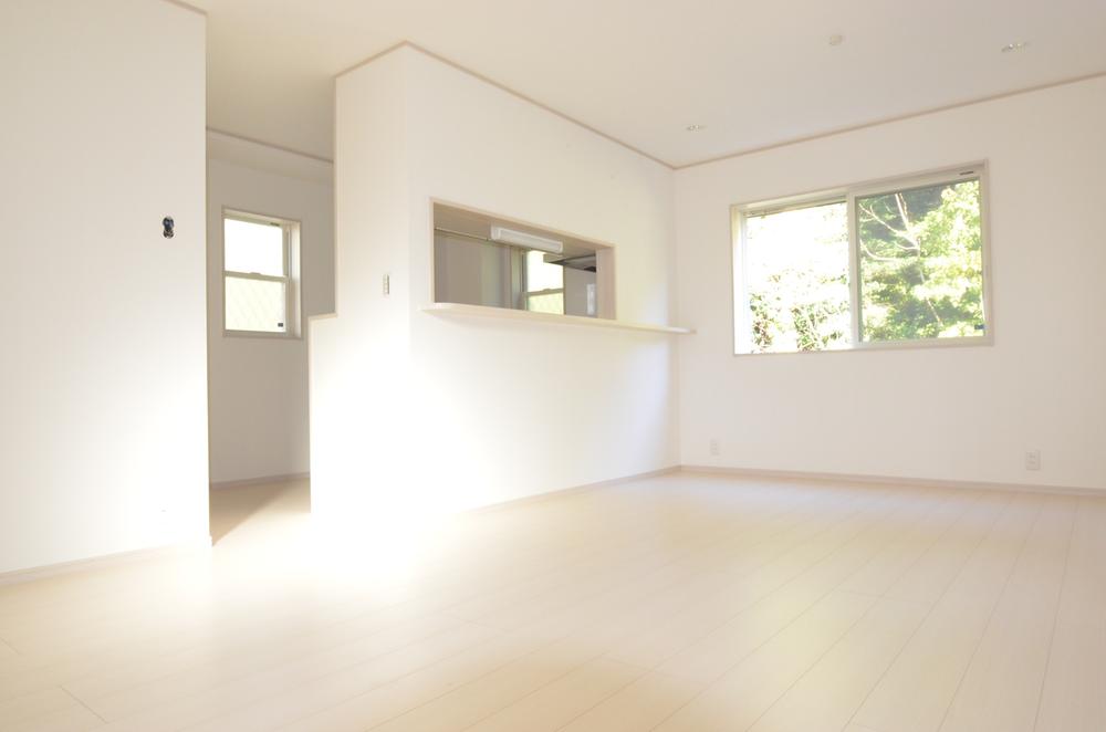 Living. Relax in a bright shade of living