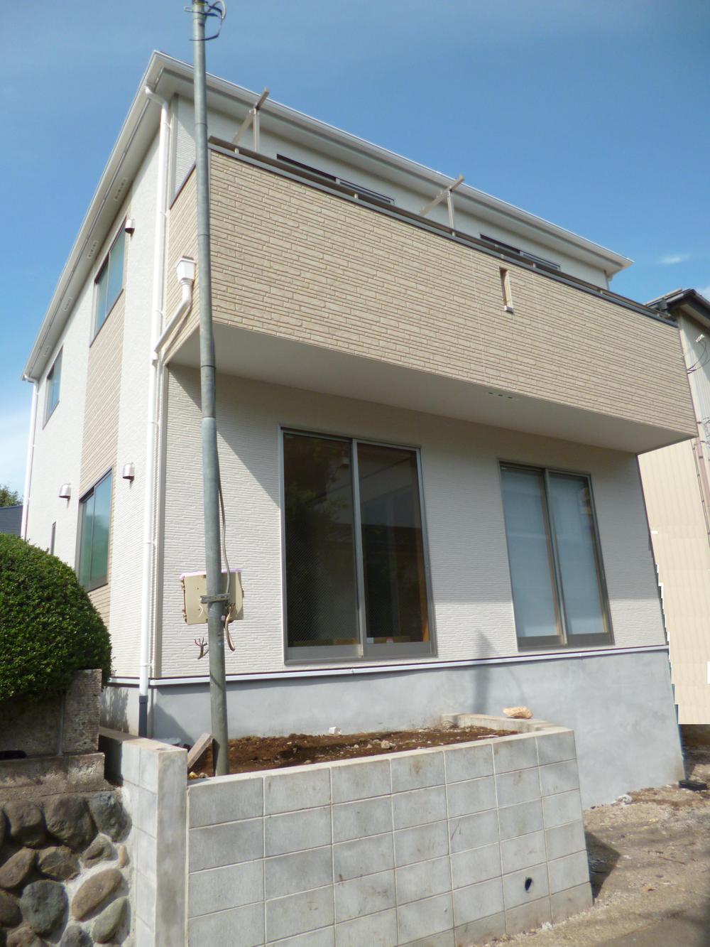 Local appearance photo. Local (10 May 2013) Shooting