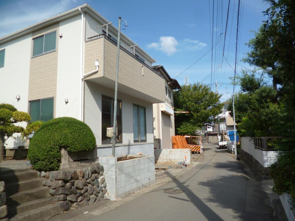 Local photos, including front road. Local (10 May 2013) Shooting