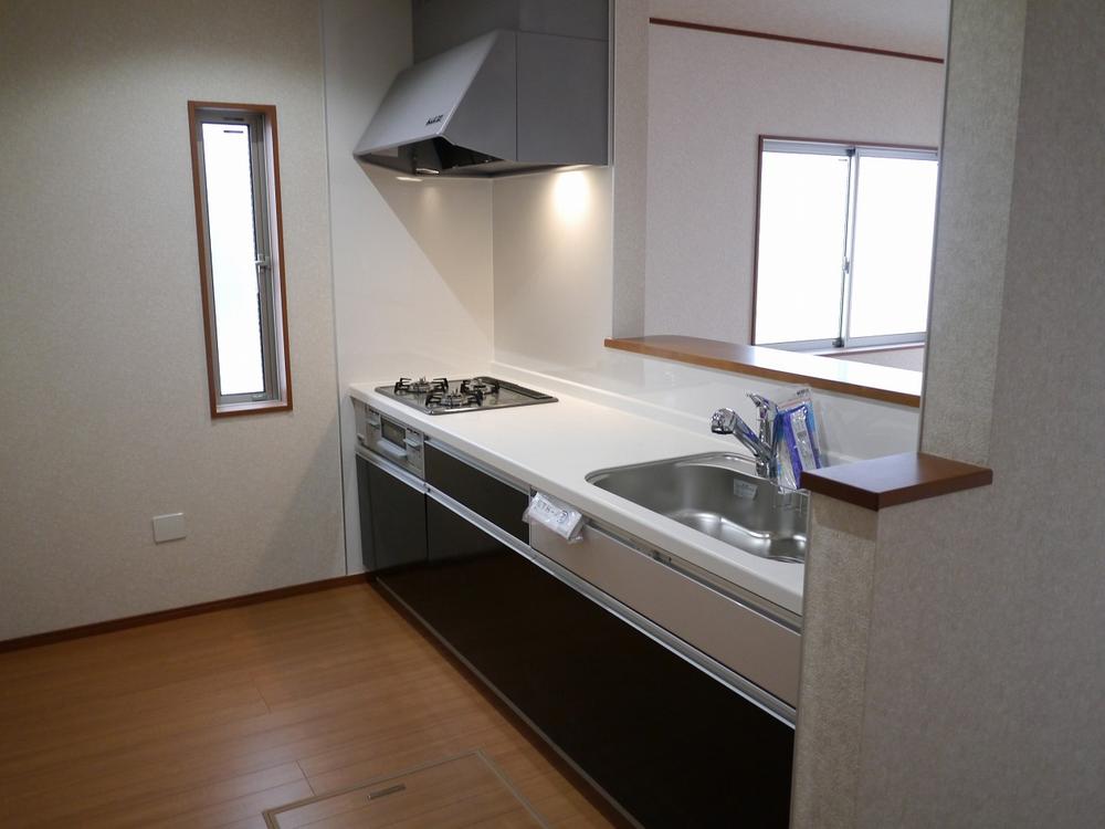 Kitchen. Stainless steel worktop ・ Glass top stove system Kitchen