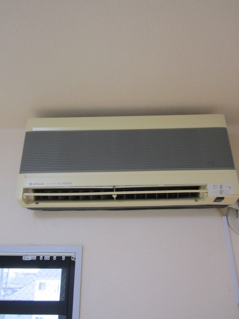 Other Equipment. Air conditioning comes with 1 groups.