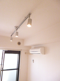 Living and room. Western-style (rail lighting ・ Air-conditioned)