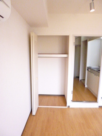 Living and room. Western-style (storage)