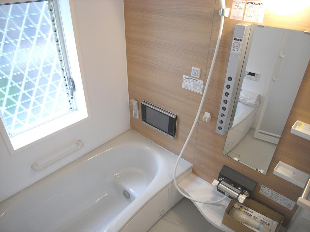 Building plan example (introspection photo). Next-generation energy-saving standards unit bus, Mist sauna, 16 inches TV, Heat insulation insulation bathtub, Bathroom drying heating ventilation fan