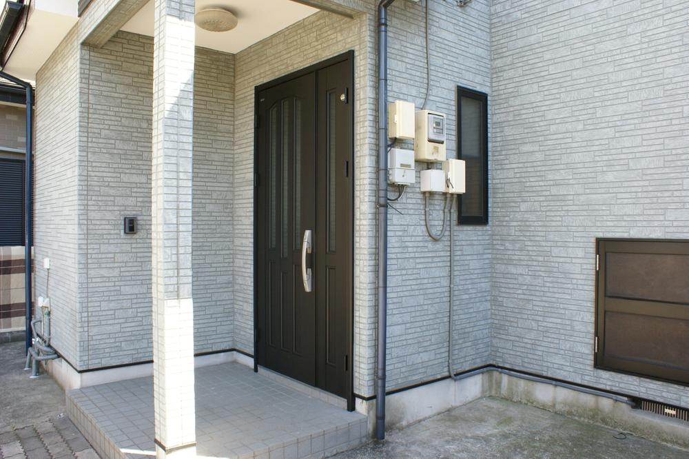 Entrance. Local (September 2013) Shooting