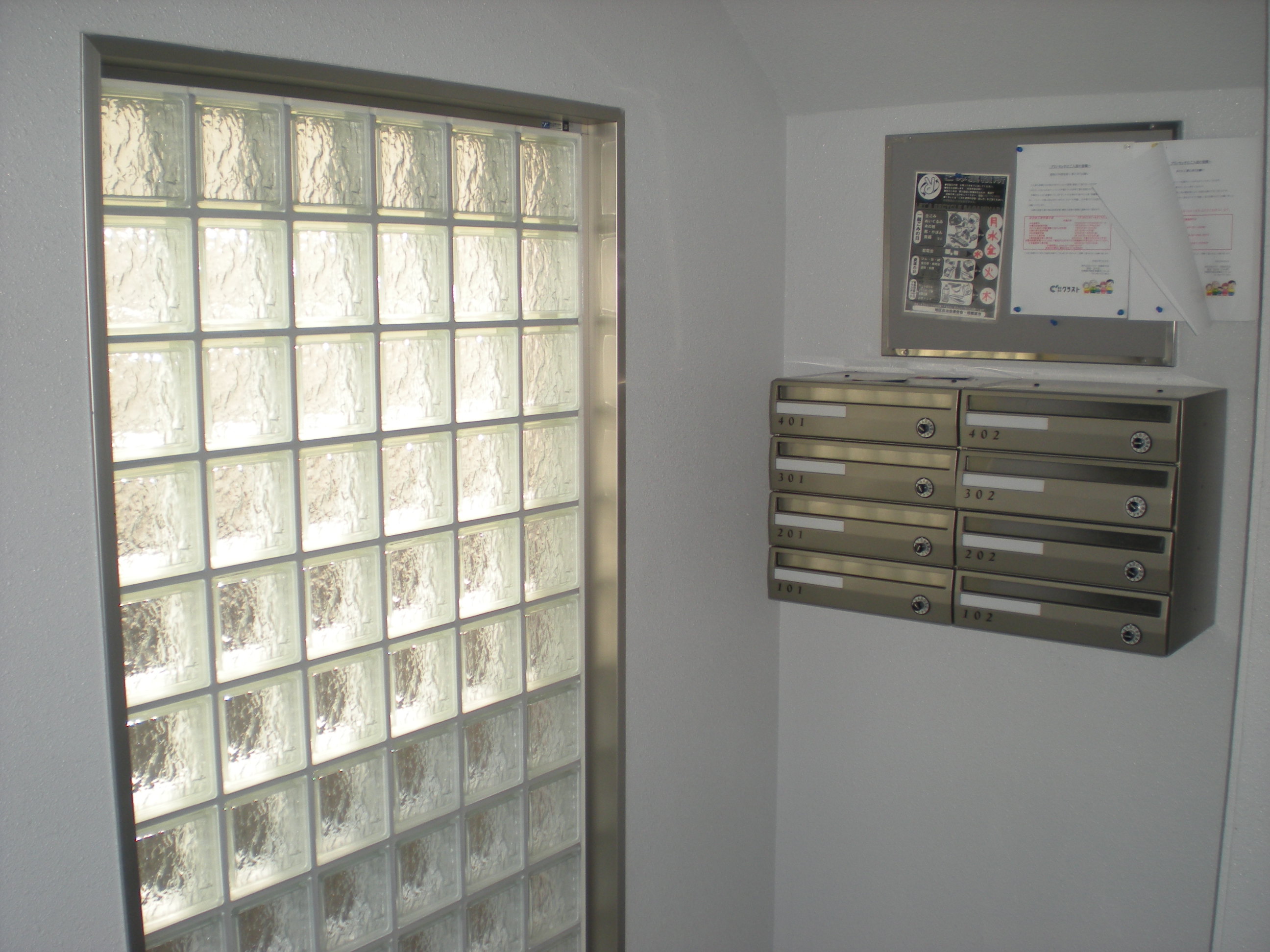 Other common areas. 1F set post