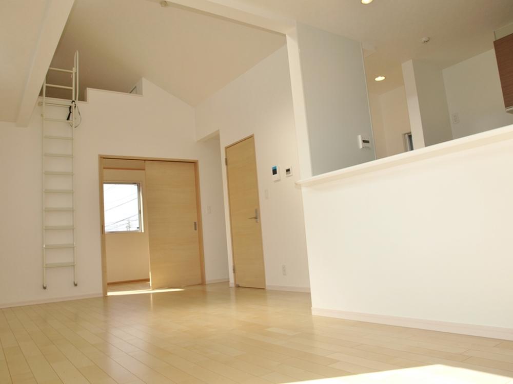 Living. Building 2 LDK Is LDK with airy loft with