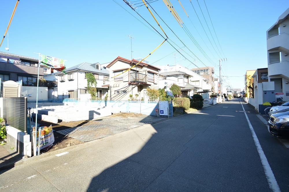 Local photos, including front road. Local (11 May 2013) Shooting