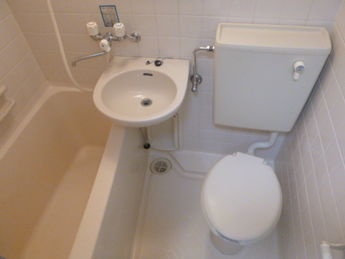 Bath. 3-point unit bus