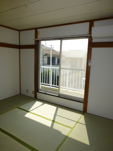 Living and room. 6 is a Pledge of Japanese-style room. 
