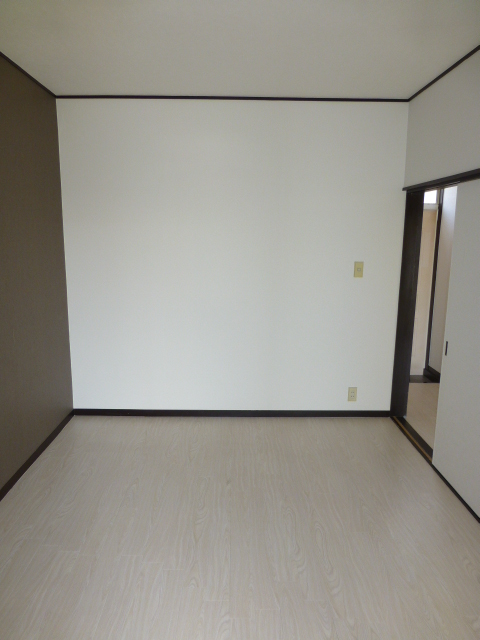 Living and room. 6 Pledge of Western-style.