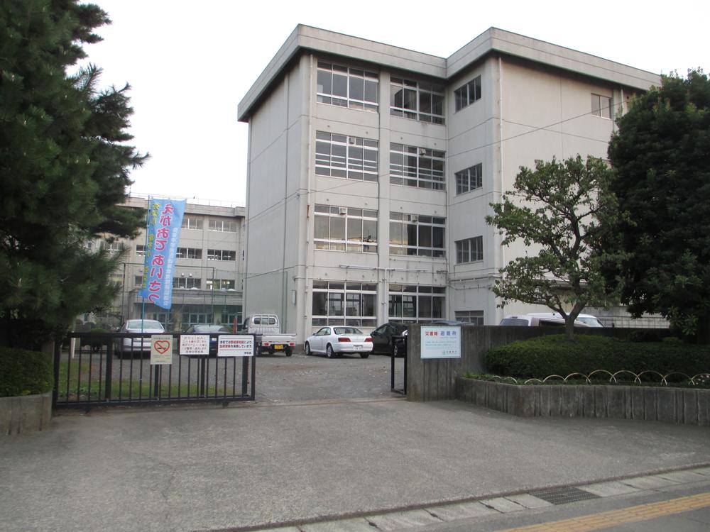 Junior high school. Yasaka 930m until junior high school