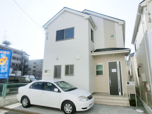 Local appearance photo. Building 3