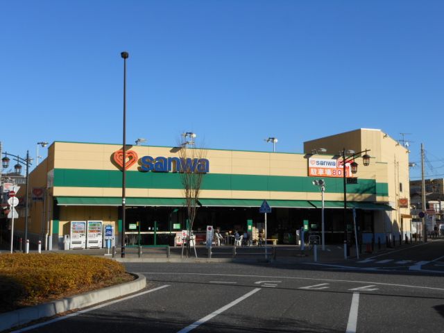 Shopping centre. Sanwa until the (shopping center) 810m