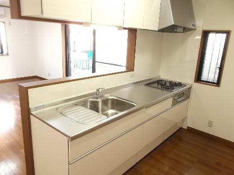 Kitchen. Face-to-face kitchen that can interact with the family. System kitchen new goods exchange, Already in place Paste Cross.