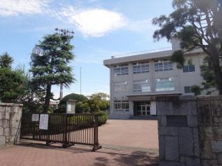 Junior high school. Dana 600m until junior high school