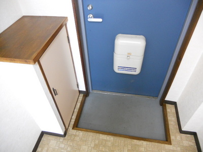 Entrance. Cupboard