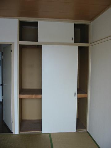 Receipt. During storage 1 of Japanese-style room, There are upper closet