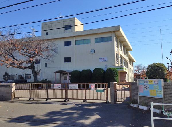 Other. Midorigaoka Junior High School (about 630m)