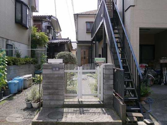 Local appearance photo. It is a quiet residential area but super ・ Many living environment also drugstore walk 4 minutes and commercial facilities is also good. 