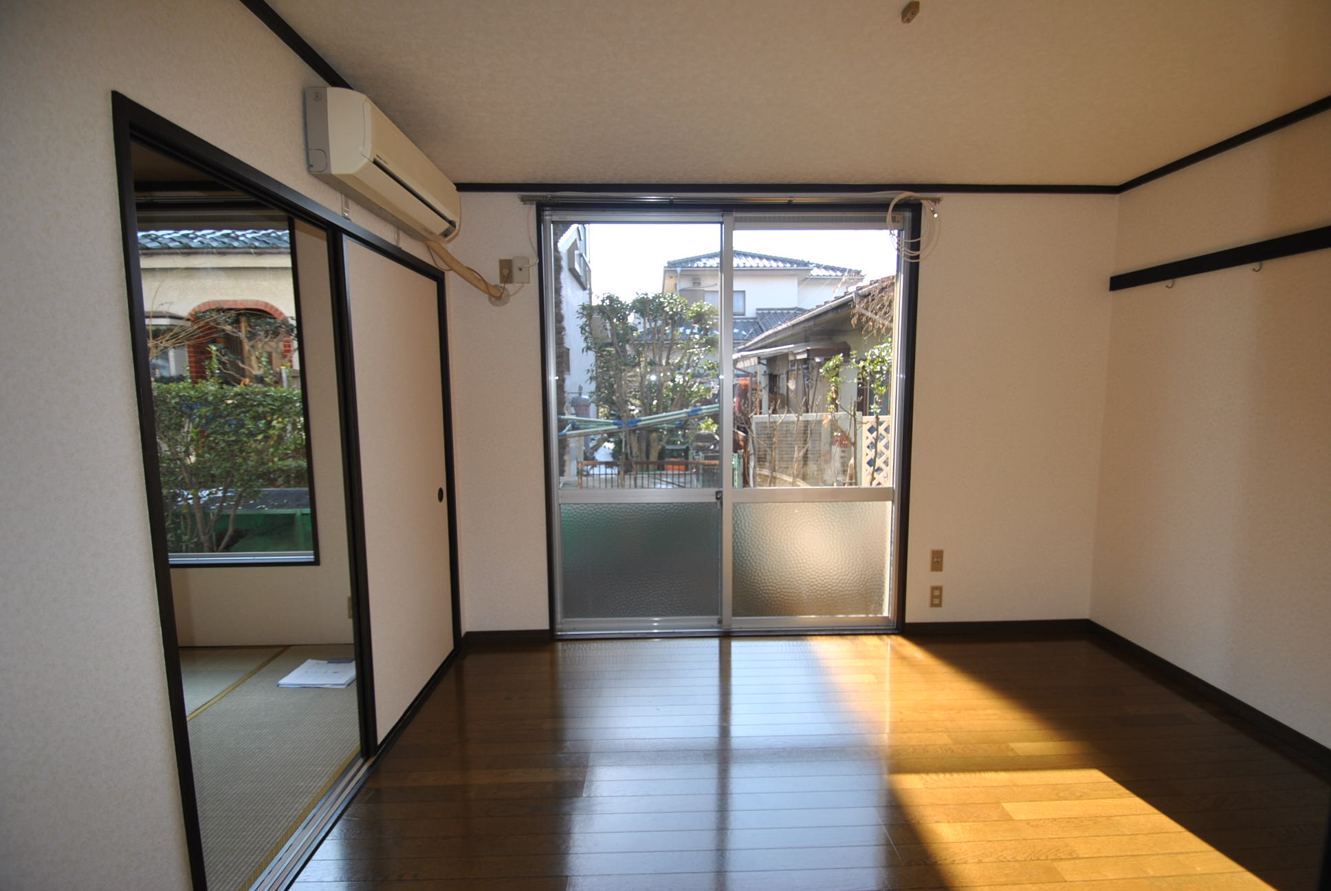 Living and room. It contains the bright sunshine from the south veranda ☆ 