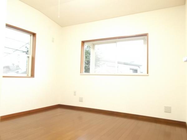 Non-living room. Shooting the window direction of the second floor north side Western-style.