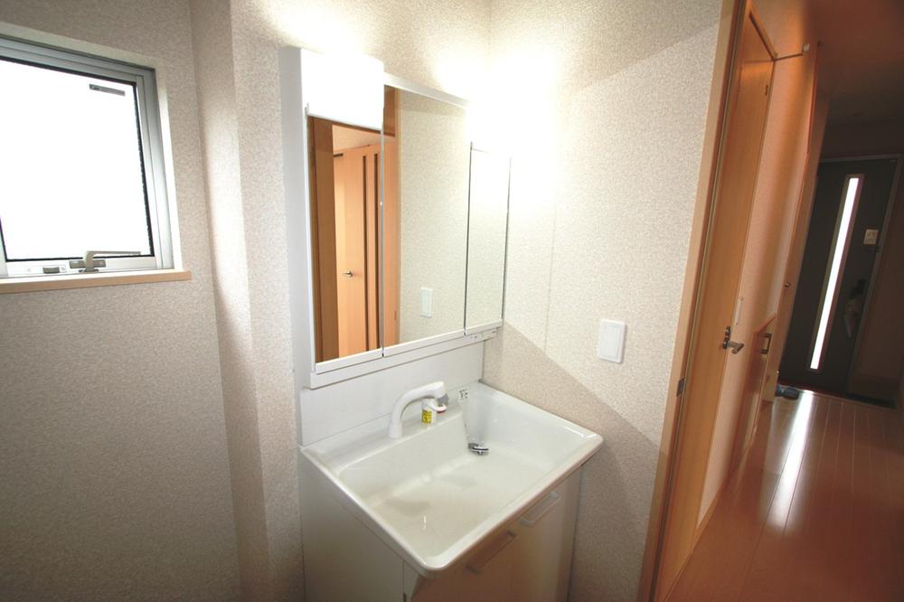 Wash basin, toilet. Local (12 May 2013) Shooting