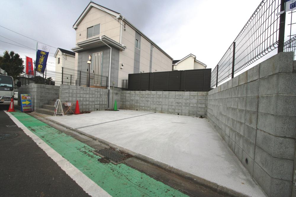 Local photos, including front road. Local (12 May 2013) Shooting