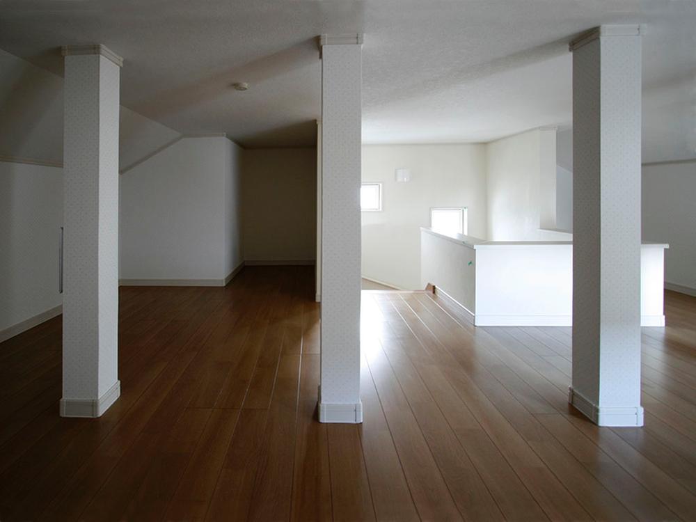 Receipt. Grenier that Agareru in Building 2 constant stairs (attic storage). Also it comes with open small window. Local (12 May 2013) Shooting