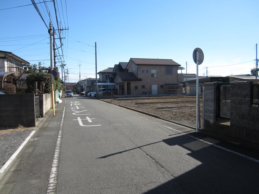 Local photos, including front road. Local (11 May 2013) Shooting Easy parking is also because the front vacant 6m!