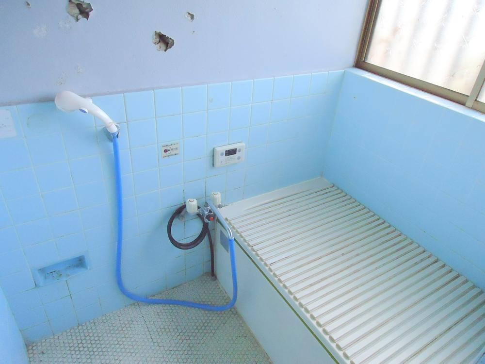 Bathroom. Please heal the fatigue of the day in the bathroom. 